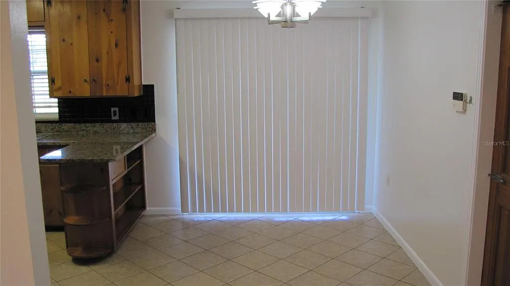 3 bed, 1.0 bath, 1050 sqft, $2,200 — Photo 4