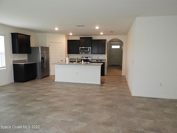 5th image of 2034 Capital Dr