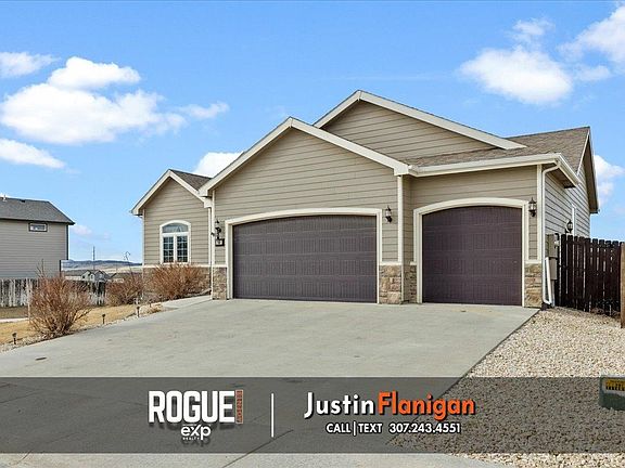 2nd image of 760 Pebble Mountain