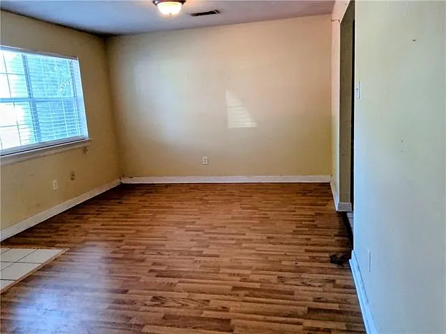 415 Oaklawn Dr — Photo 3