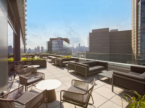 43-25 Hunter Street image 19 of 23