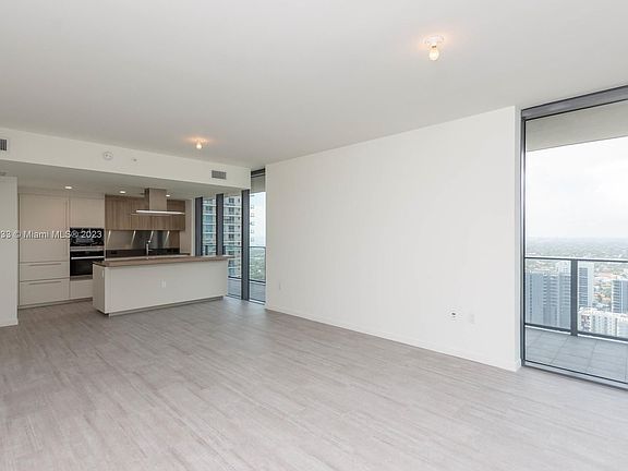 5th image of 1000 Brickell Plz #4412