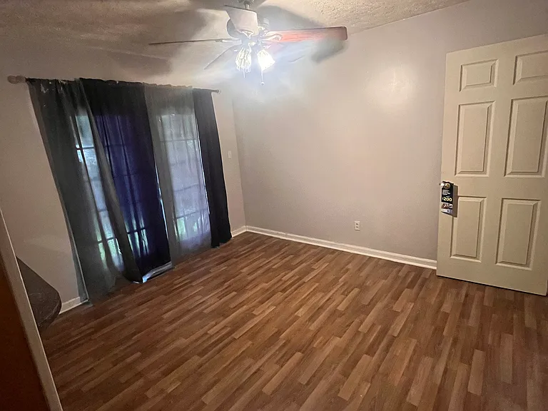 182 N Main St SW — Photo 6