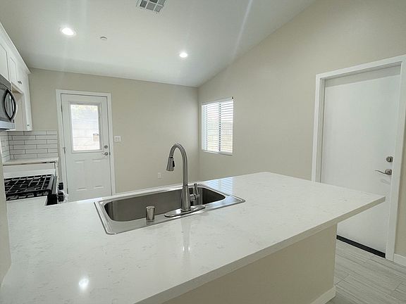5th image of 9933 N Loop Blvd #C