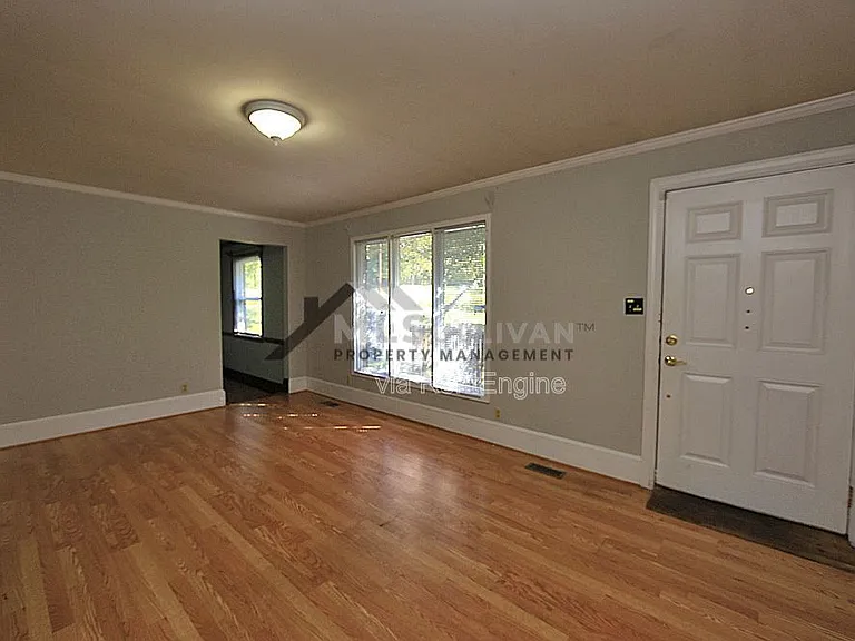 100 S Hassel St — Photo 3