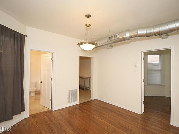 5th image of 3520 N Lincoln Ave #Unt1