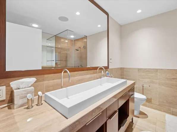250 East 53rd Street 3303 image 10 of 11