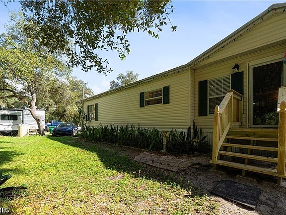 2nd image of 565 S Fronda St