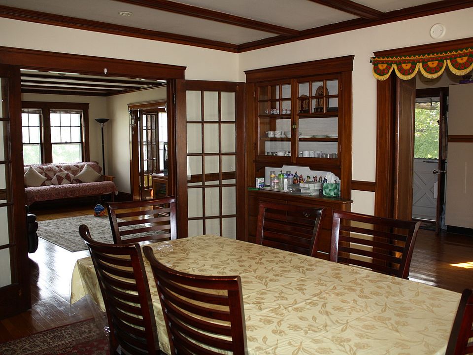 Thanksgiving size table in Diningroom!