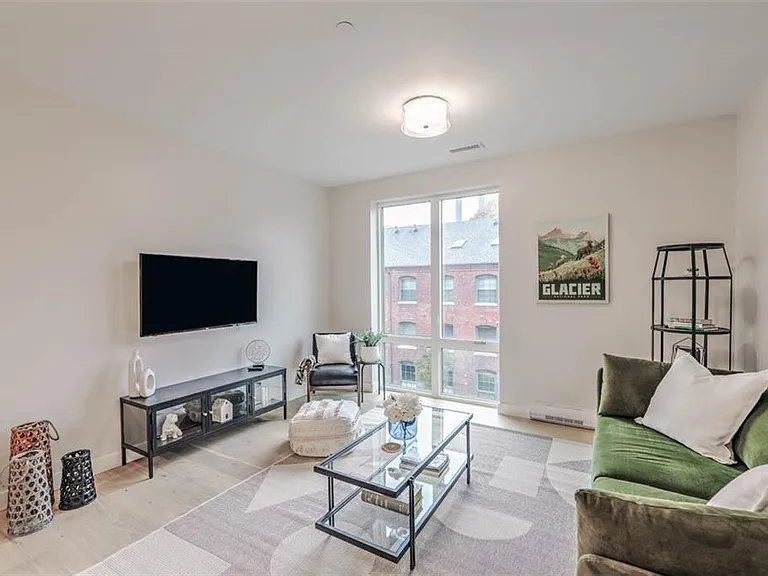 500 South Water St — Photo 10