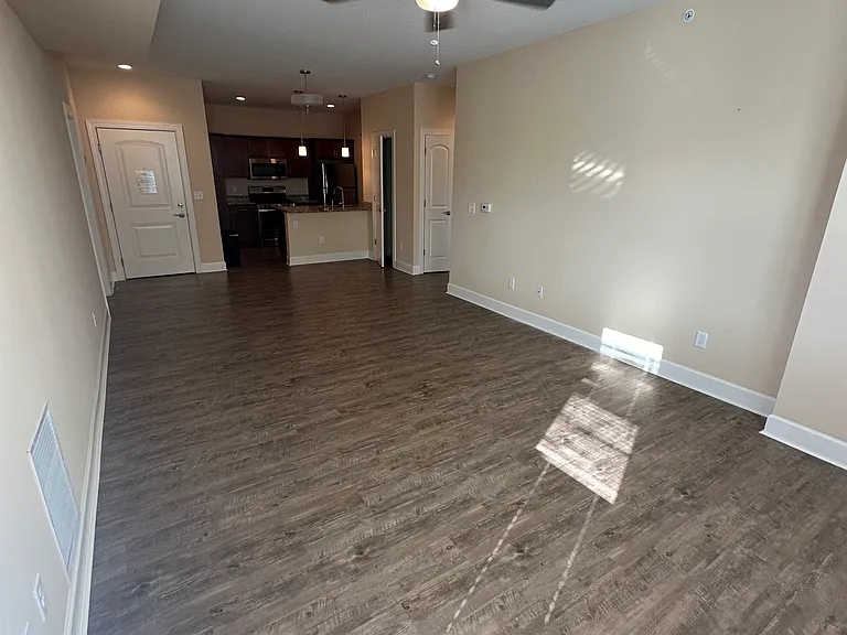 Dockside Village Apartments — Photo 36