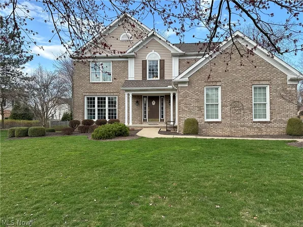 19516 Blue Spruce Dr, Strongsville, OH 44149