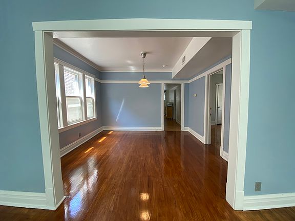 3rd image of 3806 N Sawyer Ave #2