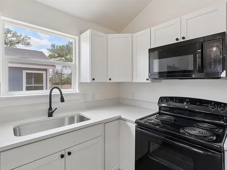 1087 Schubert Ln #D — Photo 9