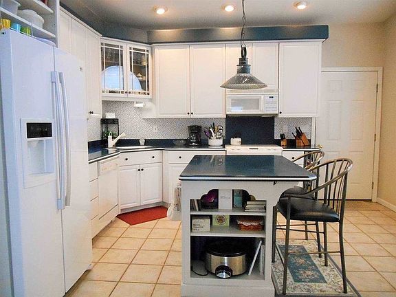 3rd image of 1715 W 18th St APT A