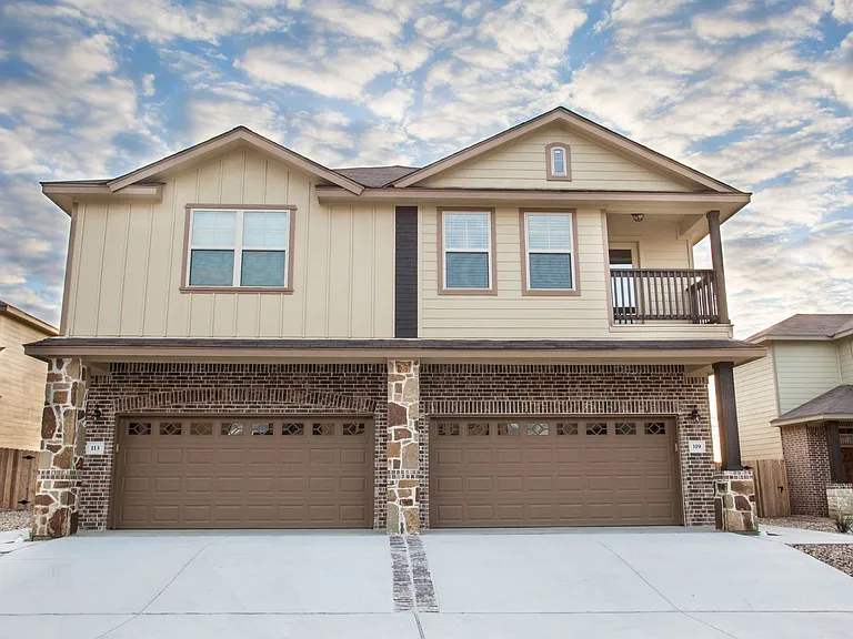 113 Lakeview Ct — Photo 1
