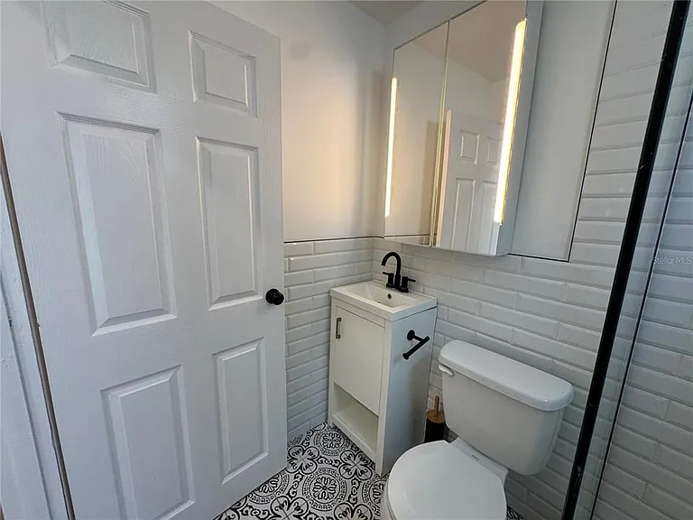 142 6th Ave N #1 — Photo 18