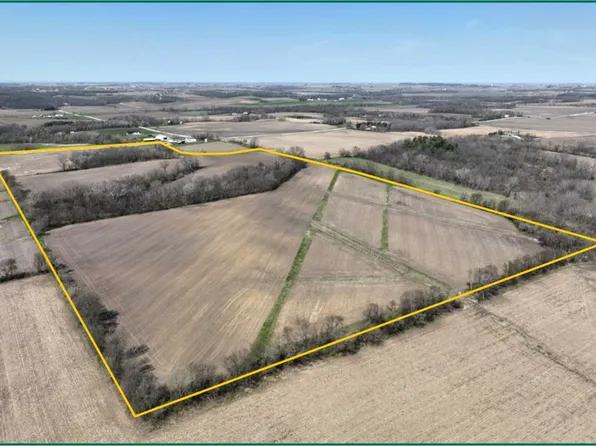 Rolling Acres Rd, Center Pt, IA 52213