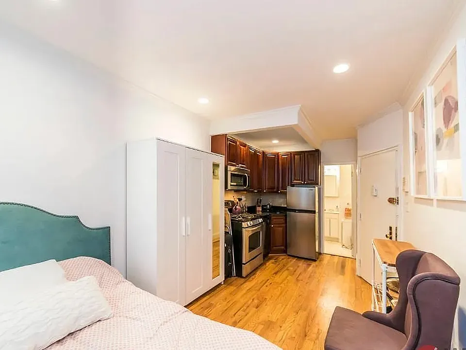 424 E 14th St #1B