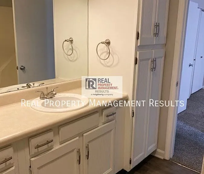 251 E Mulberry St — Photo 10