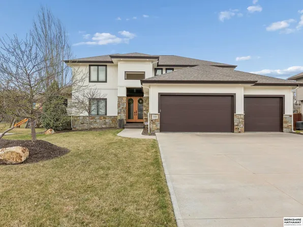 1606 Blue Sage Pkwy, Elkhorn, NE 68022