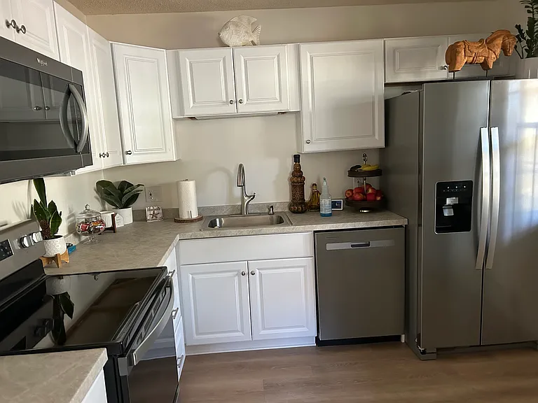 220 Lexington Dr — Photo 4