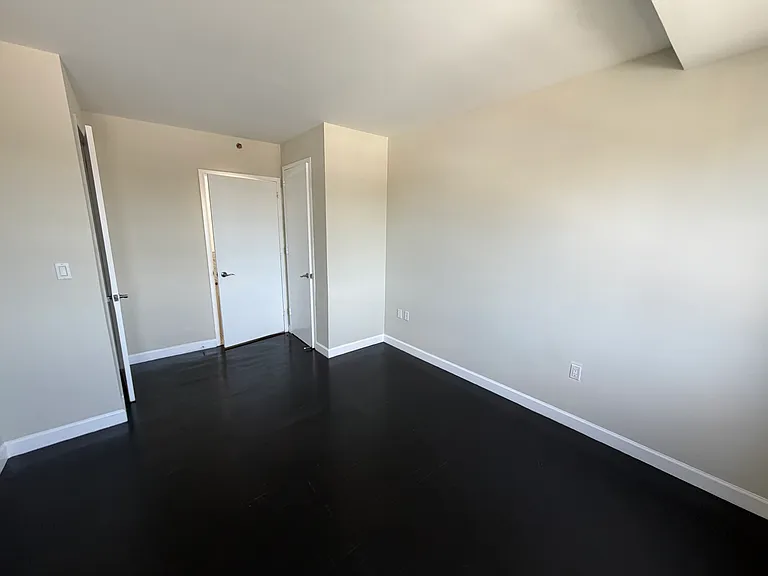 61 Village Rd N #4B — Photo 12