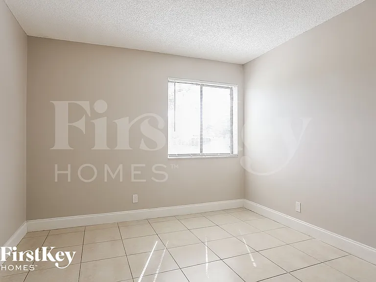 1013 SW 49th Ave — Photo 11