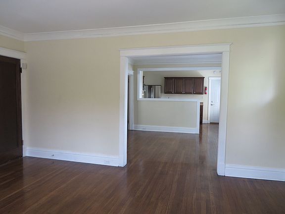 3rd image of 1520 E 1st St #1520