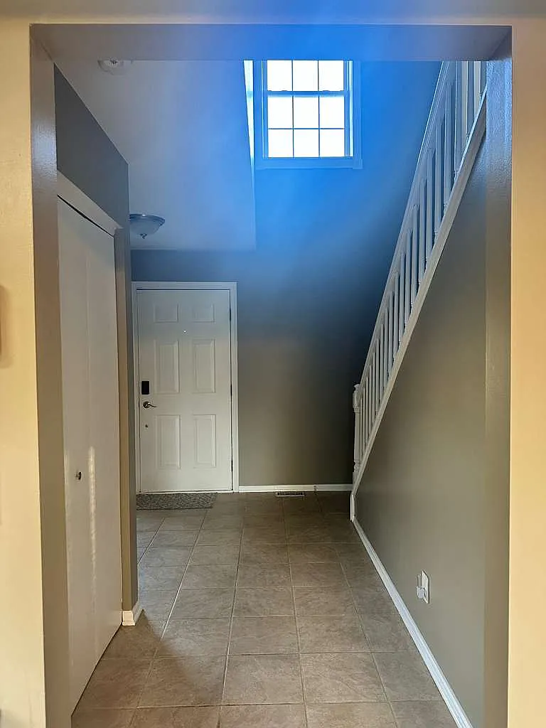3 bed, 2.5 bath, 1750 sqft, $3,200 — Photo 3