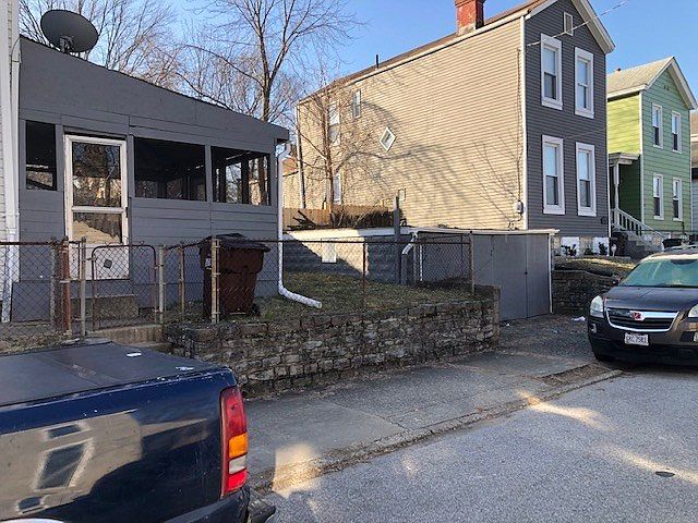 2nd image of 10 Euclid St