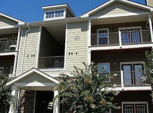 700 Vista Lake Dr APT 303, Candler, NC 28715