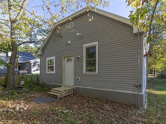 2nd image of 1013 9th Avenue E