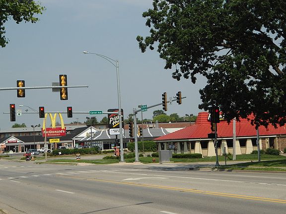 4th image of 622 W Lincoln Hwy