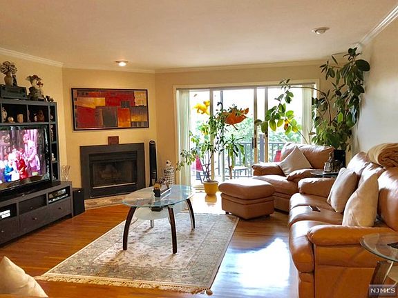2nd image of 114 Panorama Dr