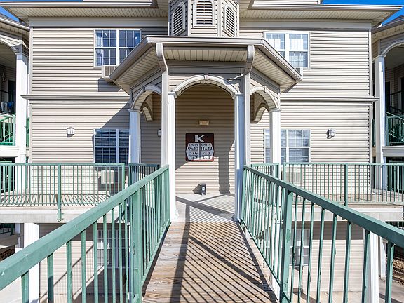 2nd image of 835 Fairview Street #6