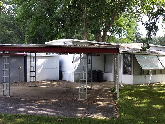 3rd image of 162 Arnold Dr