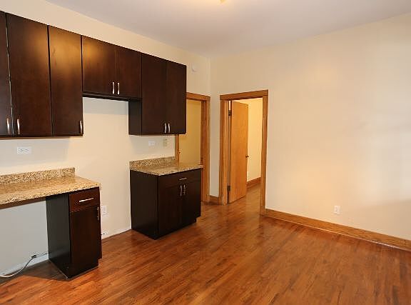 4th image of 951 N Hoyne Ave #G00c