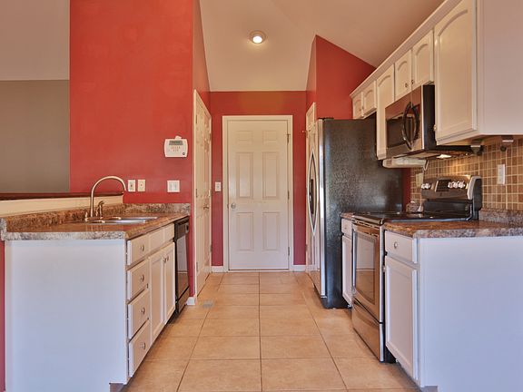 3rd image of 8013 Grandmeadow Ln