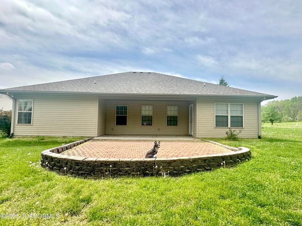 1911 Chouteau Ln, Boonville, MO 65233