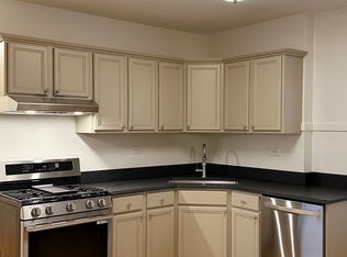 2143 W Superior St APT 2F, Chicago, IL 60612