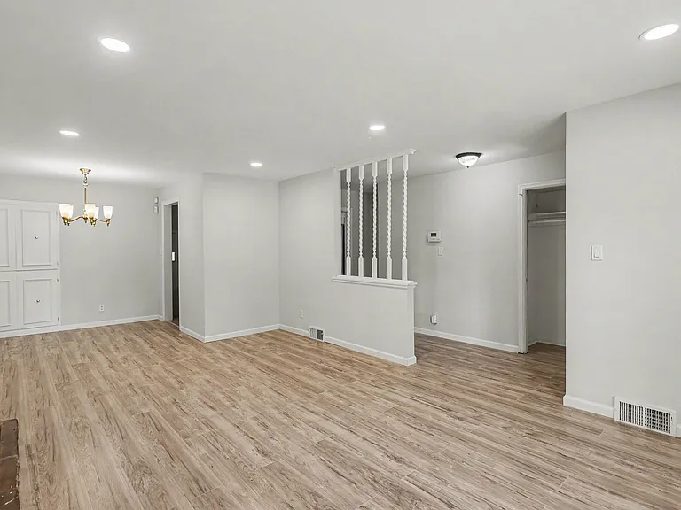 2360 Pineview — Photo 13