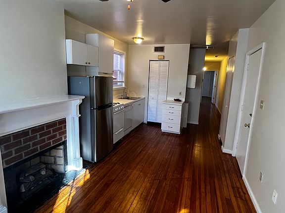 5th image of 3010 Ellwood Ave APT A