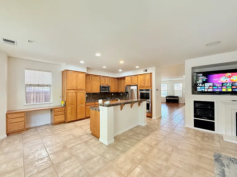 863 Dederick Ct — Photo 17