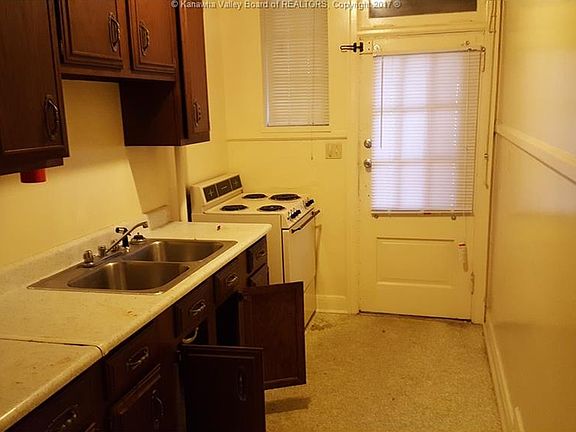 5th image of 805 Somerset Dr
