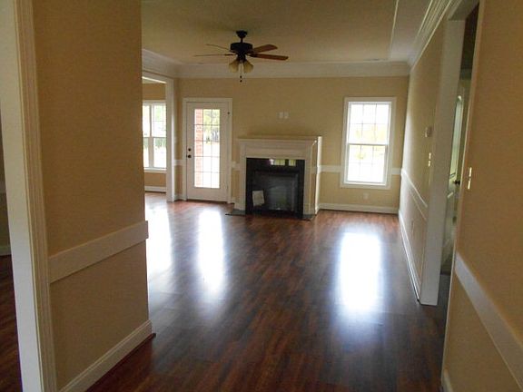 4th image of 404 Mayfair Dr