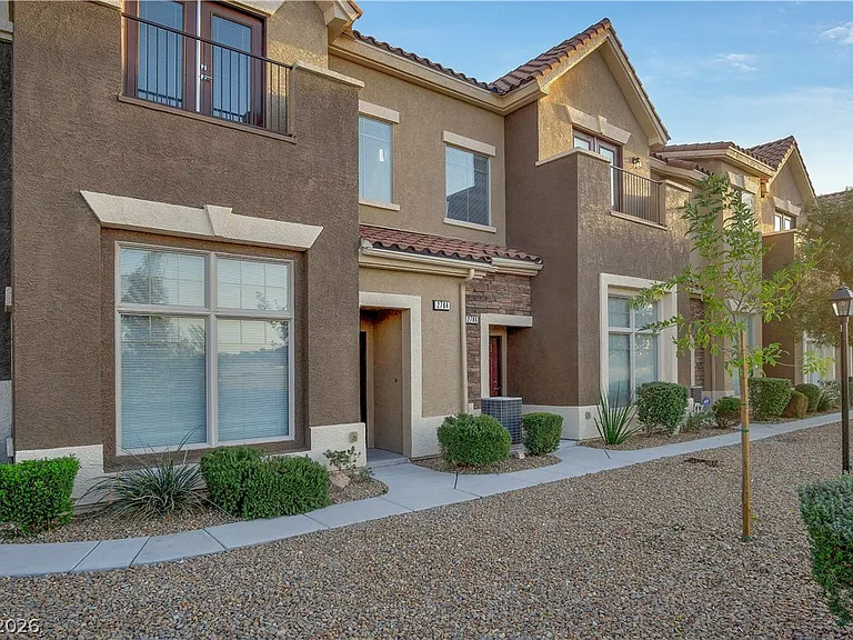 2784 Fountain Ridge Ln — Photo 32