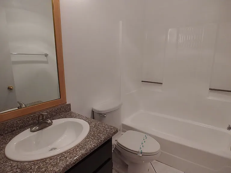 Carmel Heights Apts — Photo 25