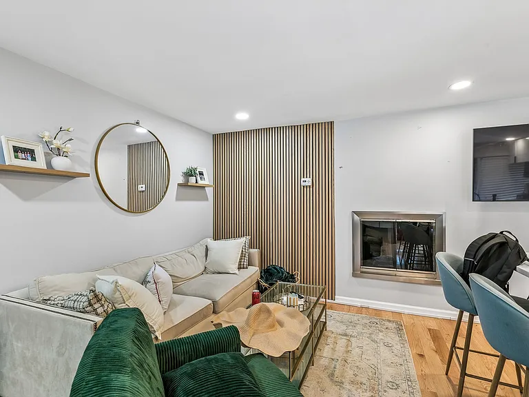 1130 Lombard St — Photo 4