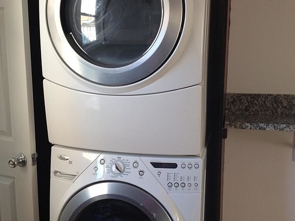 3rd image of 1341 Lombard St